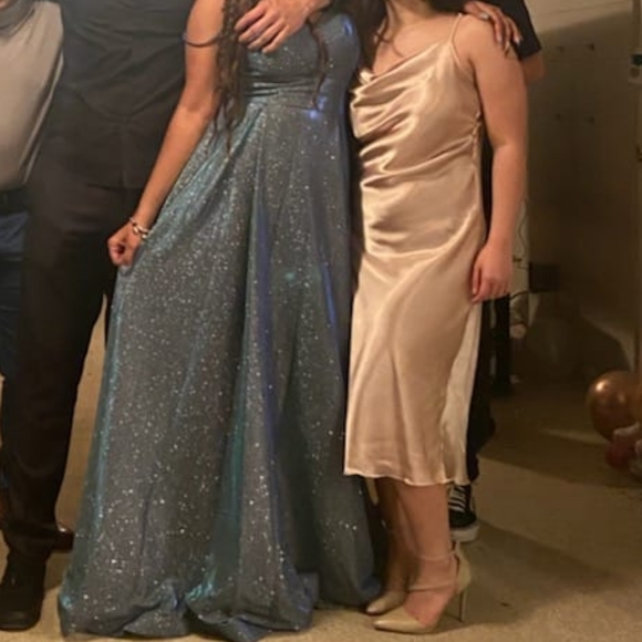 Blue shiny gown - Picture 2 of 2